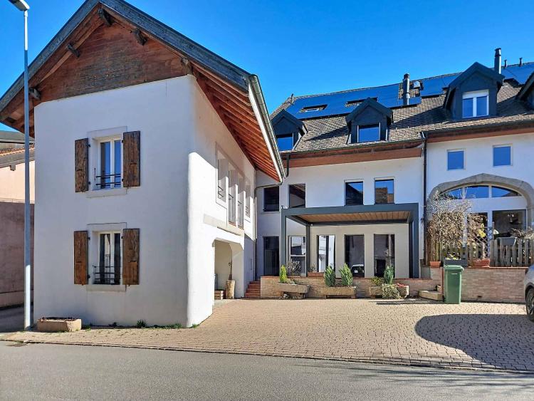 Renovated character house with independent studio and generous spaces