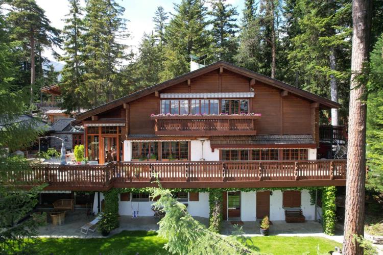 Magnifico chalet con piscina e spa, completamente isolato.