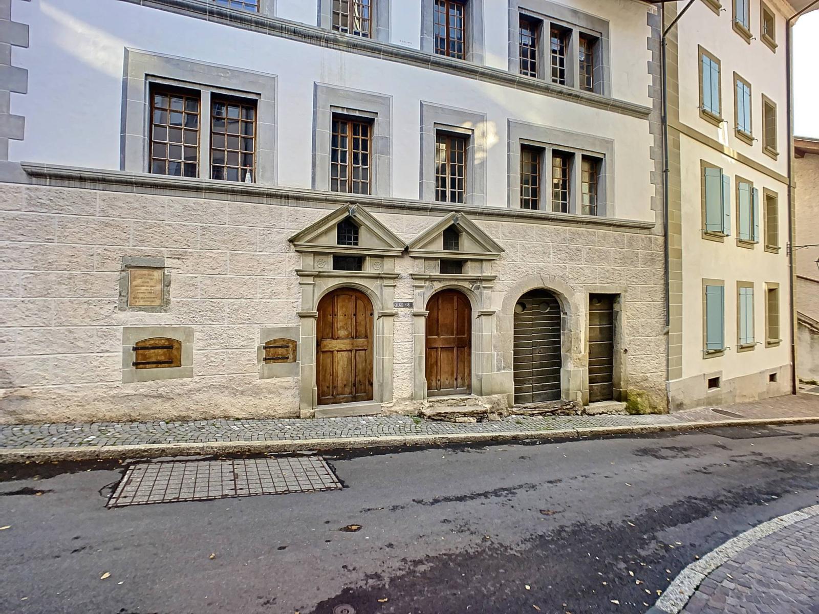 Edificio del XVII secolo nel cuore del Bourg de Cully - Da ristrutturare