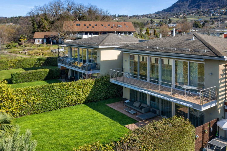 Magnifique villa contiguë située dans un quartier résidentiel calme et sécurisé !