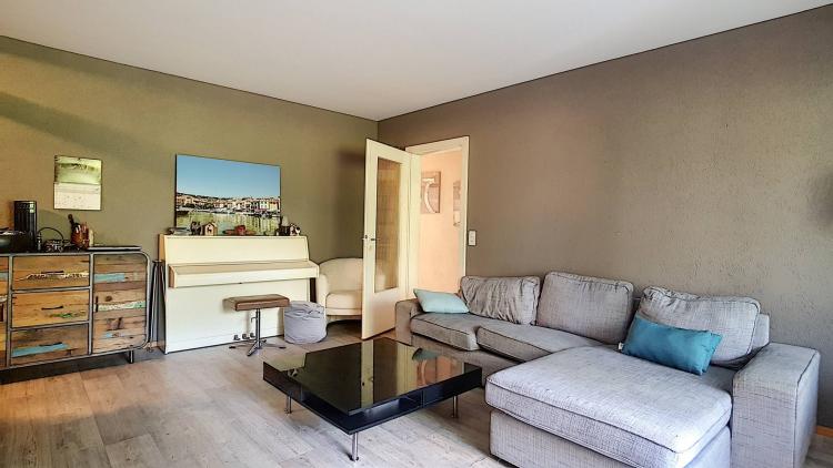 ESCLUSIVO - Appartamento di 6 locali nel cuore di Onex da rinfrescare