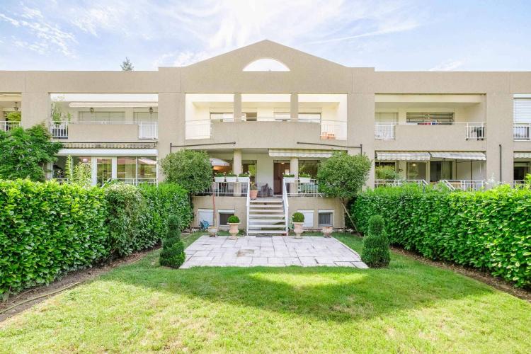 Piacevole duplex di 5 locali con terrazza e giardino.