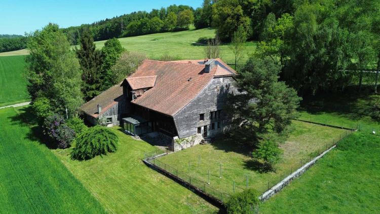 Incantevole casale di 7 locali da ristrutturare, in un ambiente tranquillo con annessi.