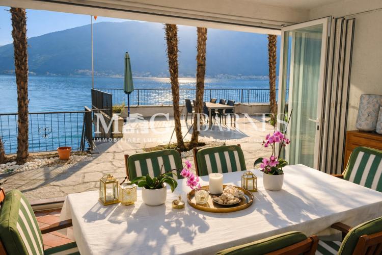 Lugano: Villa pieds-dans-l'eau vista lago con darsene | 2ª residenza