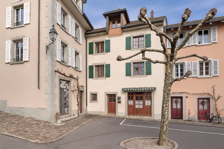 17th century winegrower's house in the heart of the village of Cully