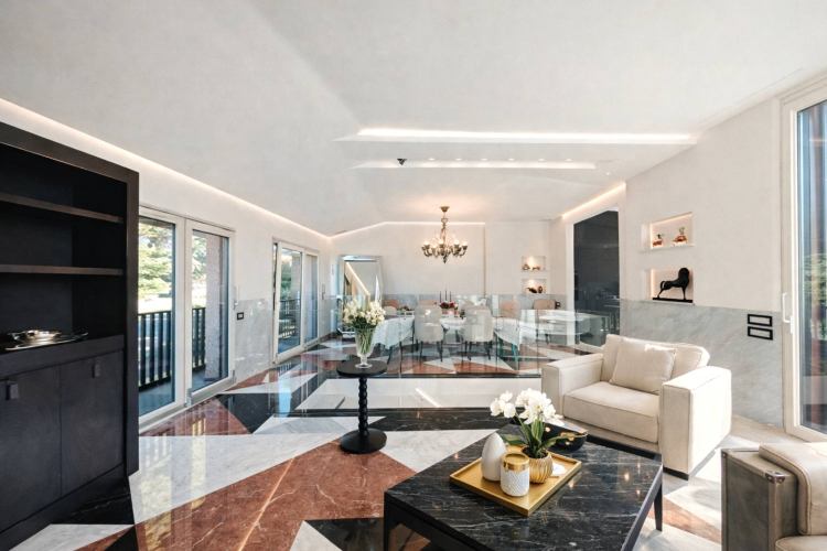 Elegant renovated apartment with hotel-style services