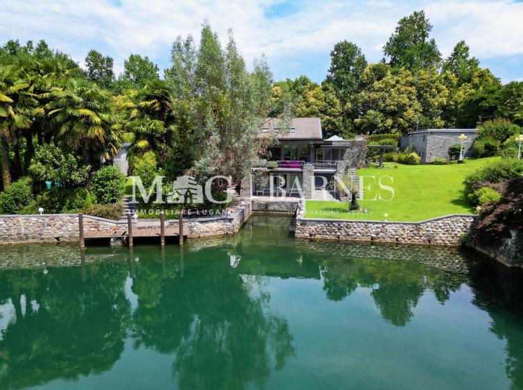 Lugano: Prestigiosa villa direttamente sul lago di Lugano