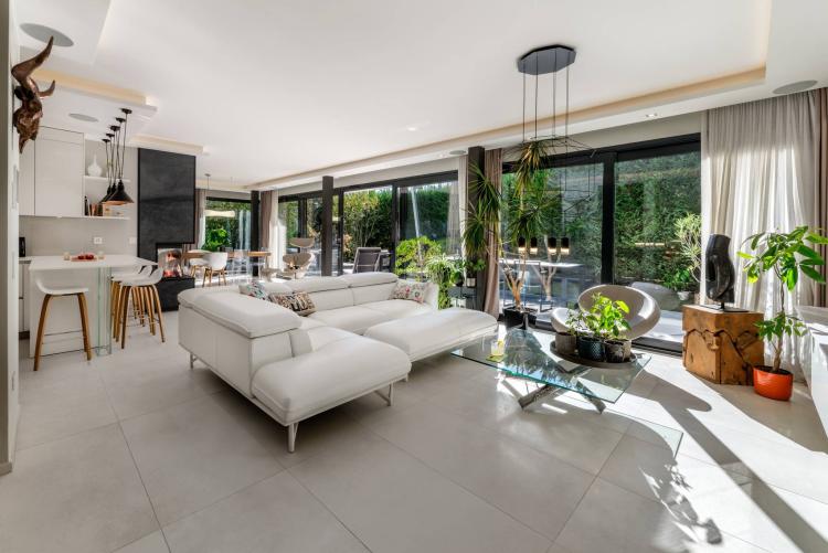 Stupenda villa contemporanea, di altissima qualità, Minergie. Esclusivamente!