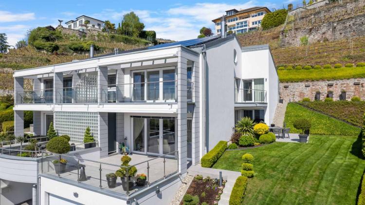 Elegante proprietà contemporanea con vista panoramica sul lago di Ginevra.