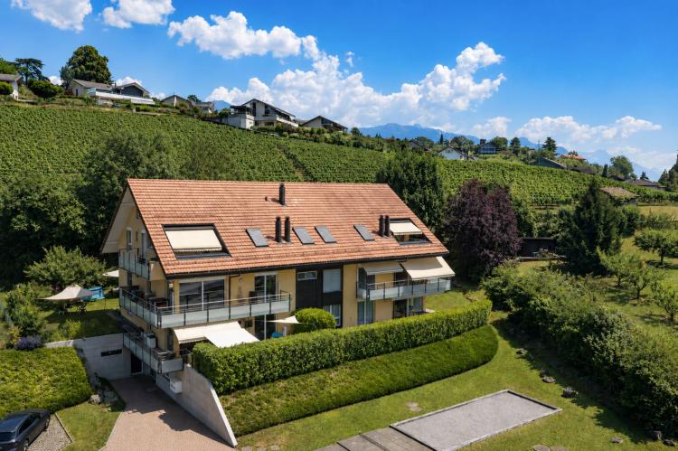 Ampio appartamento di 4,5 locali in un ambiente tranquillo e immerso nel verde.