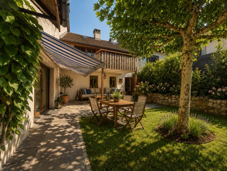 Casa di paese con due appartamenti nel cuore di Rances