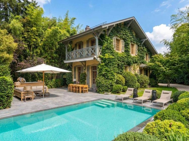 Splendida casa d'epoca completamente ristrutturata con piscina.