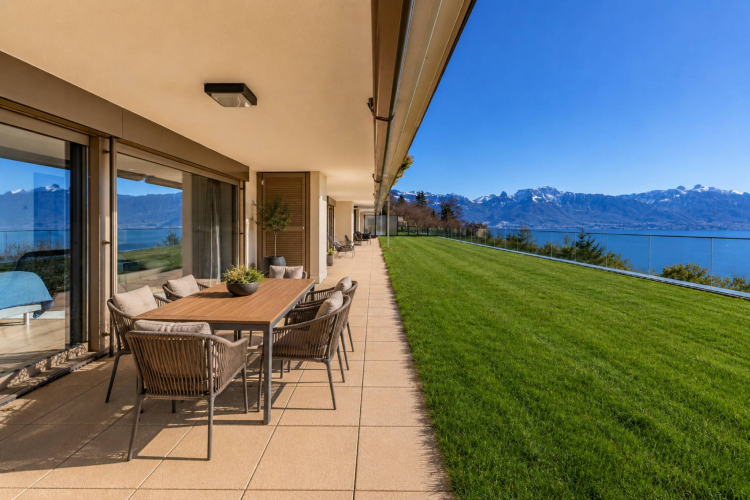 Sontuoso appartamento di 6,5 locali con splendida vista sul lago