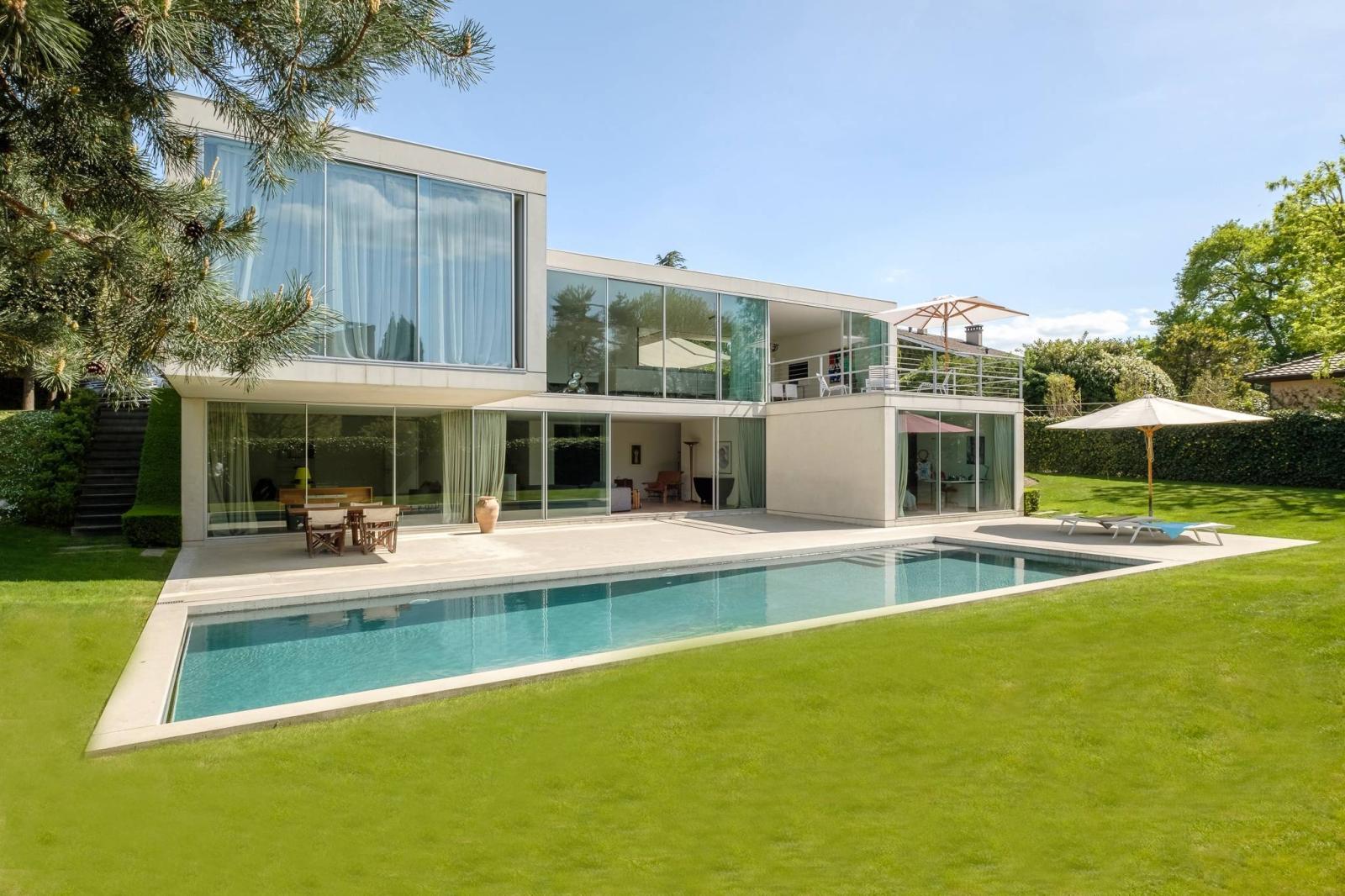 Luminoso contemporaneo in assoluta calma