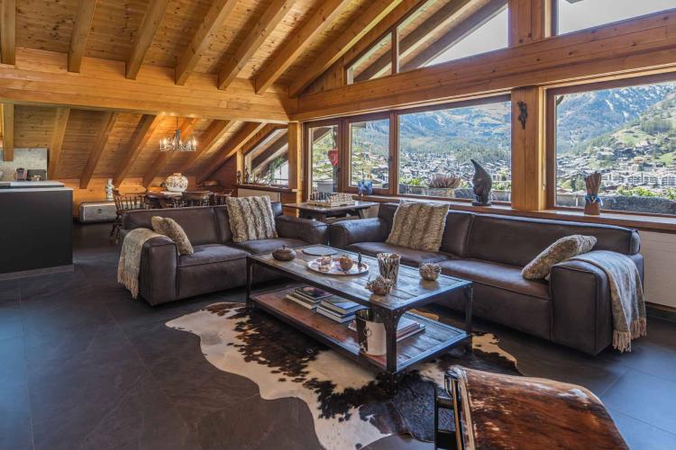 Esclusivo attico a Zermatt con vista unica sul Cervino