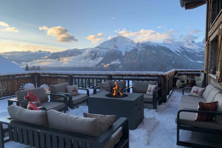 Modern chalet with breathtaking mountain views