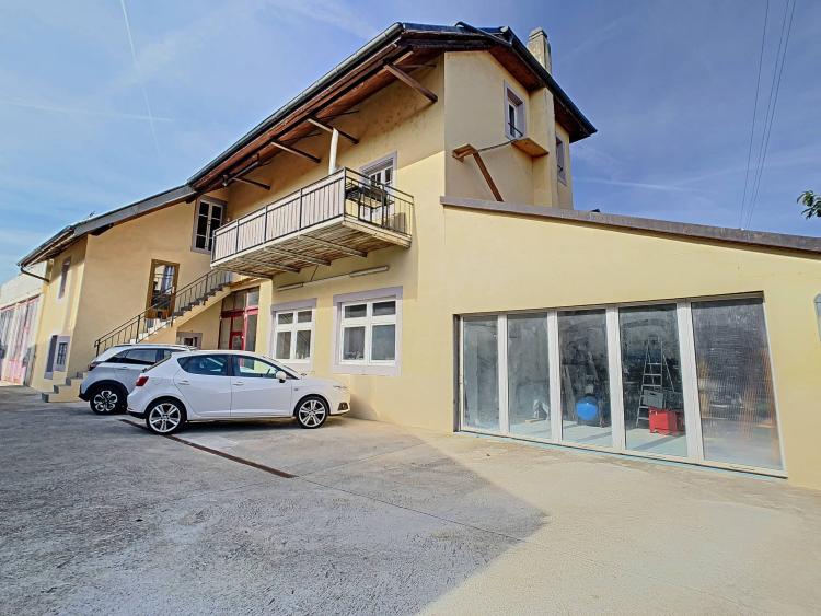 Esclusiva: Casa di più alloggi con laboratori - Ideale per investimento
