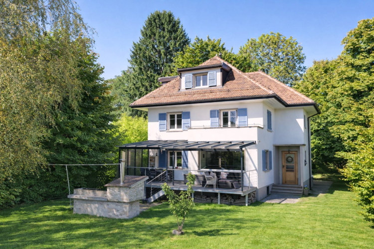 Renovated bourgeois house in a rural setting