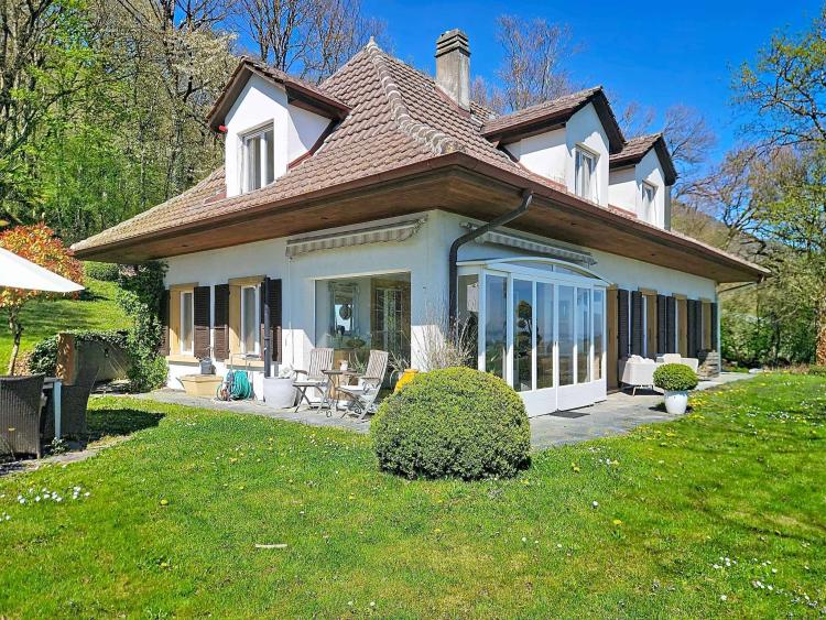 Charmante Villa mit Panoramablick auf den Neuenburgersee