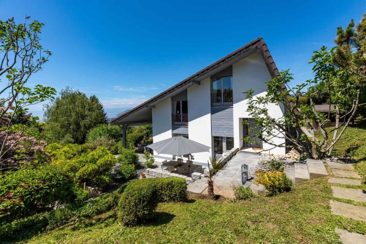 Villa indipendente di 6,5 locali con vista sul lago di Ginevra.