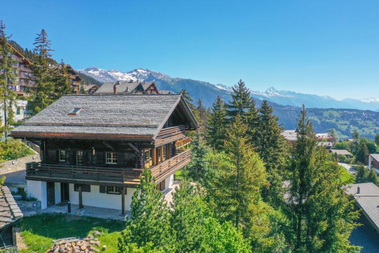 Prestigioso chalet nel cuore della località, a 200 m dalle funivie