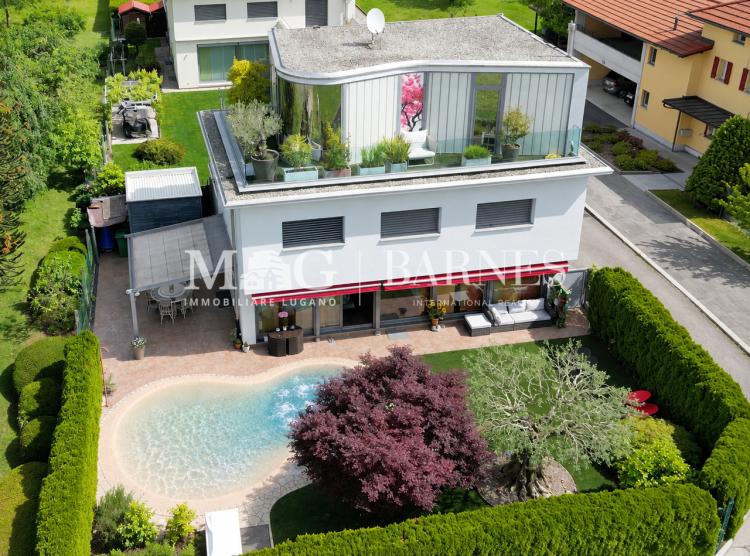 Mendrisio, Stabio: Grande casa unifamiliare con giardino e piscina