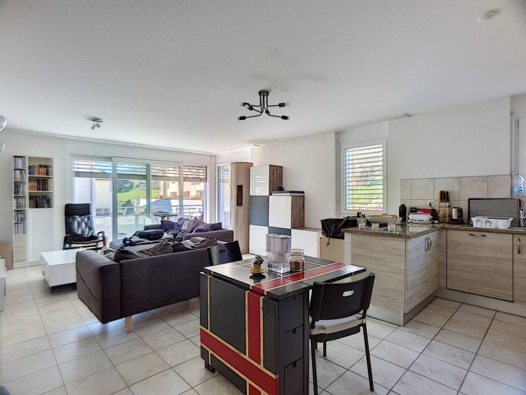 Confortable 4.5 pièces avec terrasse, à proximité immédiate des commodités