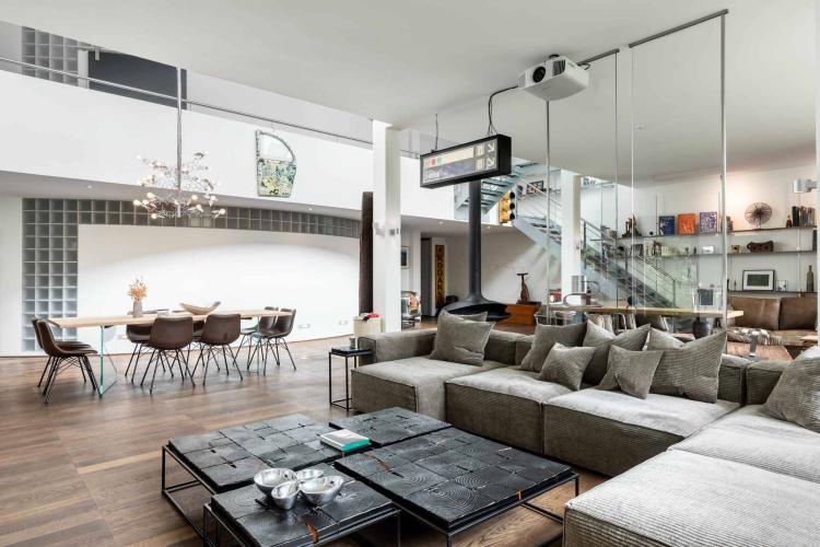 Urban and contemporary loft, rarely available for sale!