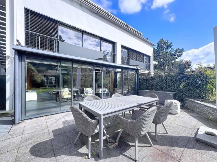 En exclusivité : appartement triplex avec terrasse et jardin