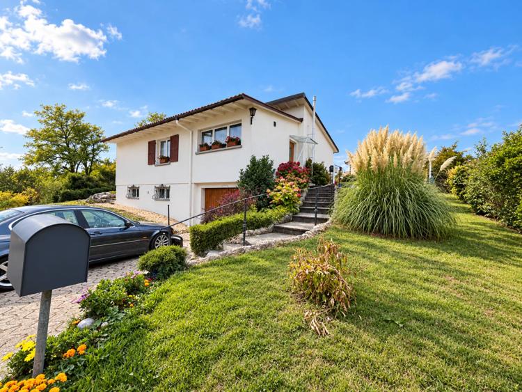 Villa indipendente con un bellissimo giardino a La Sarraz