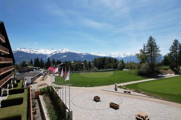 Posizione eccezionale - 4,5 camere con vista mozzafiato sul campo da golf e monolocale indipendente.