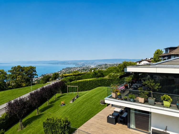 Appartamento di lusso di oltre 360 m2 con vista lago.