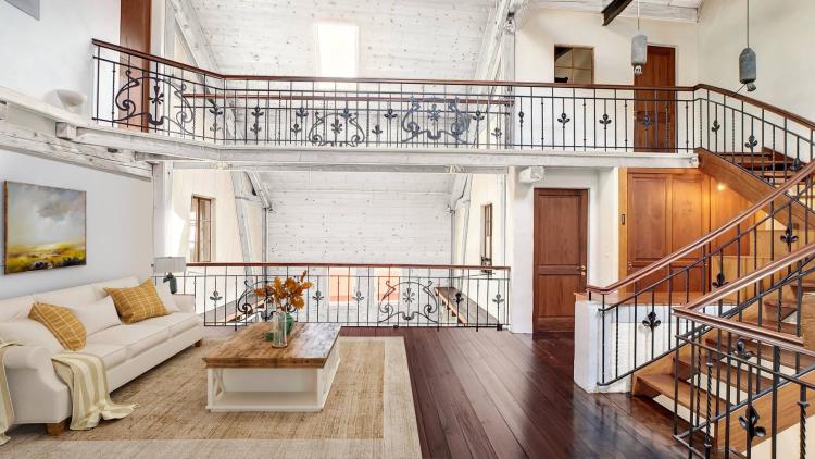 Grande casa di carattere e potenziale di espansione