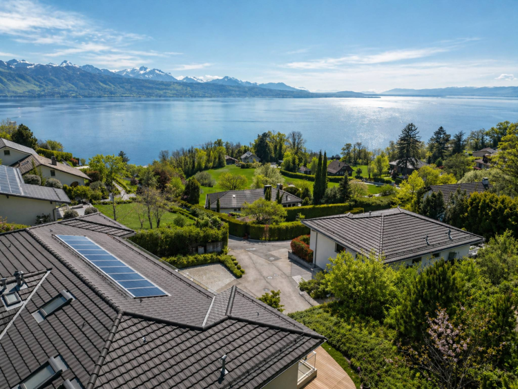 Attico contemporaneo nel cuore di Lavaux, con vista panoramica sul lago di Ginevra.