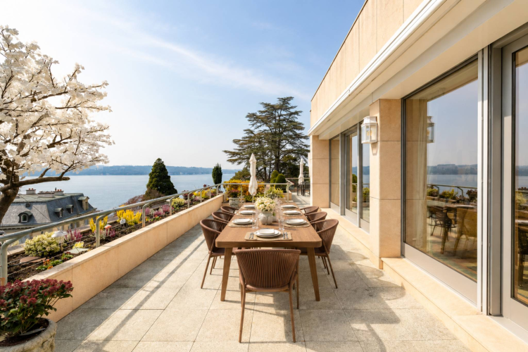 Magnifico appartamento con terrazza affacciata sul lago.