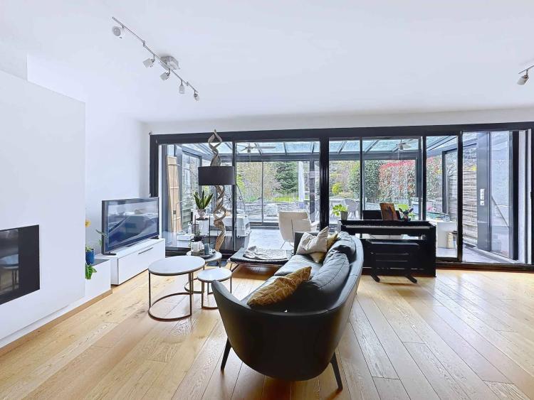 Exclusive: triplex apartment with terrace and garden