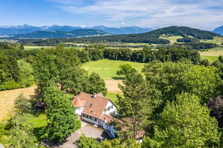 Villa di 340 m² immersa nella natura.