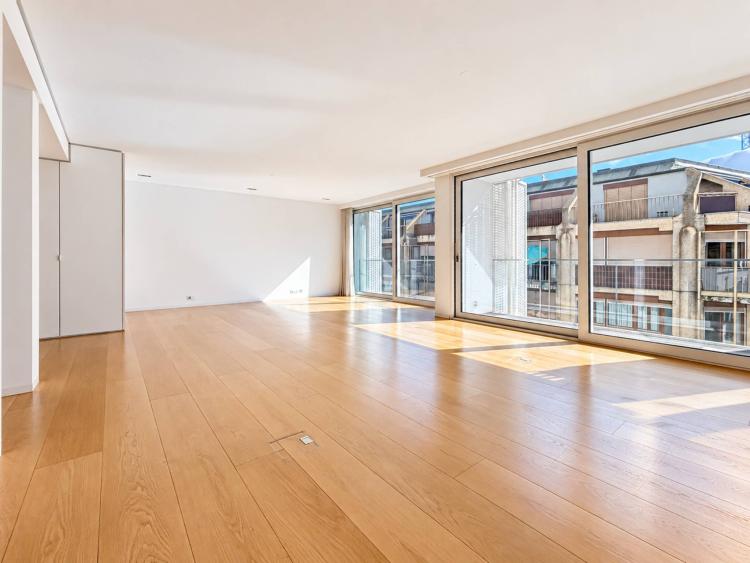 LUXURY AND HIGH-STANDARDNESS STEPS FROM THE LAKE - spacious 4-room apartment