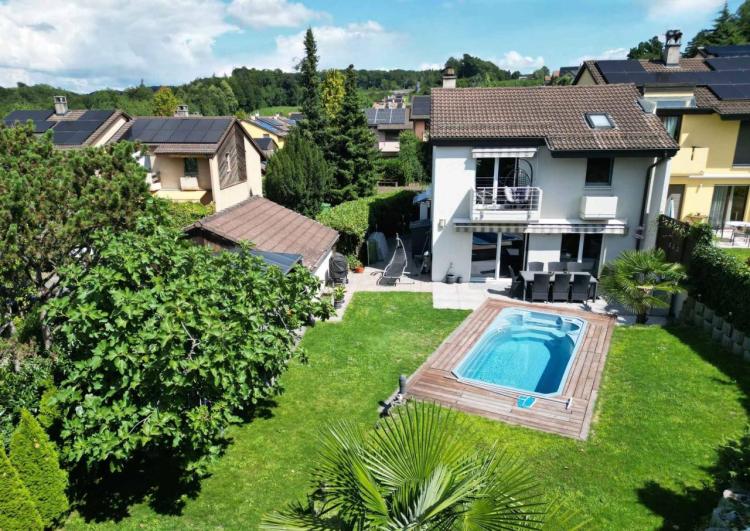 Bellissima casa bifamiliare immersa nel verde