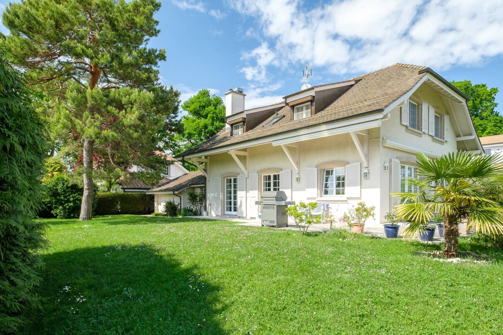Elegante villa indipendente in zona tranquilla