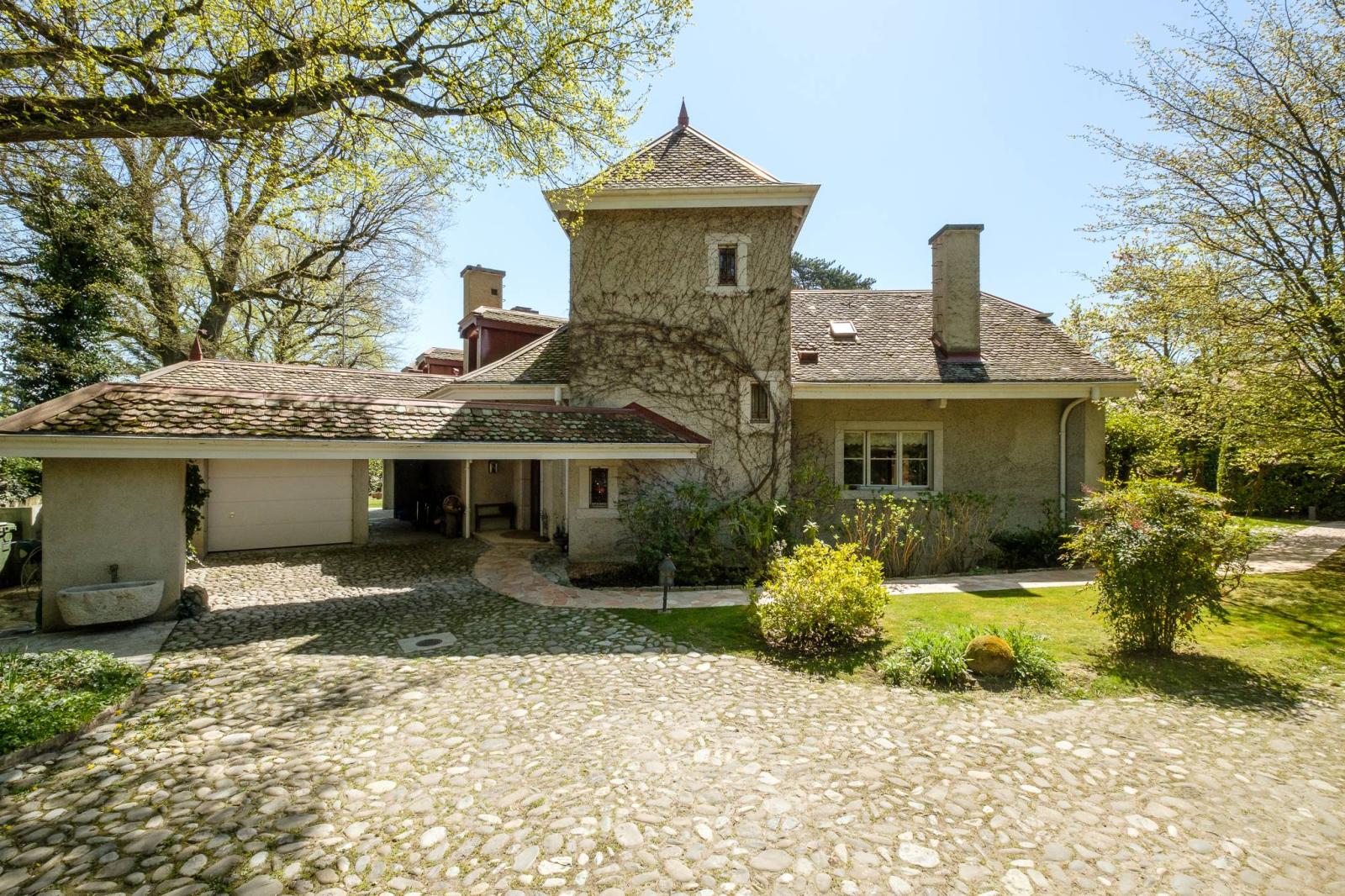 Magnifico maniero alle porte della città