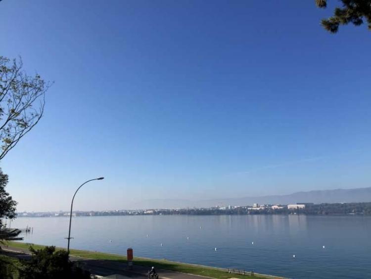 Magnifico terreno con vista panoramica sul lago