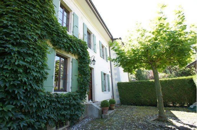 Alle porte della città Edificio affascinante e bellissimo