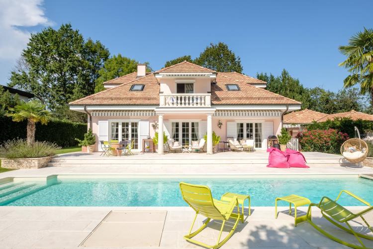 Lussuosa villa indipendente in contesto privato