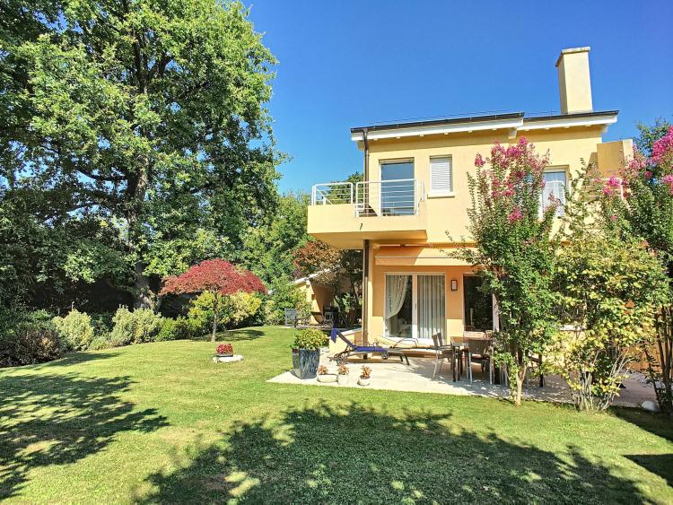 Bellissima villa in zona tranquilla vicino al lago