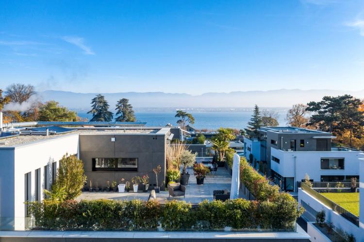 Magnifico attico con vista sul lago e sul Giura