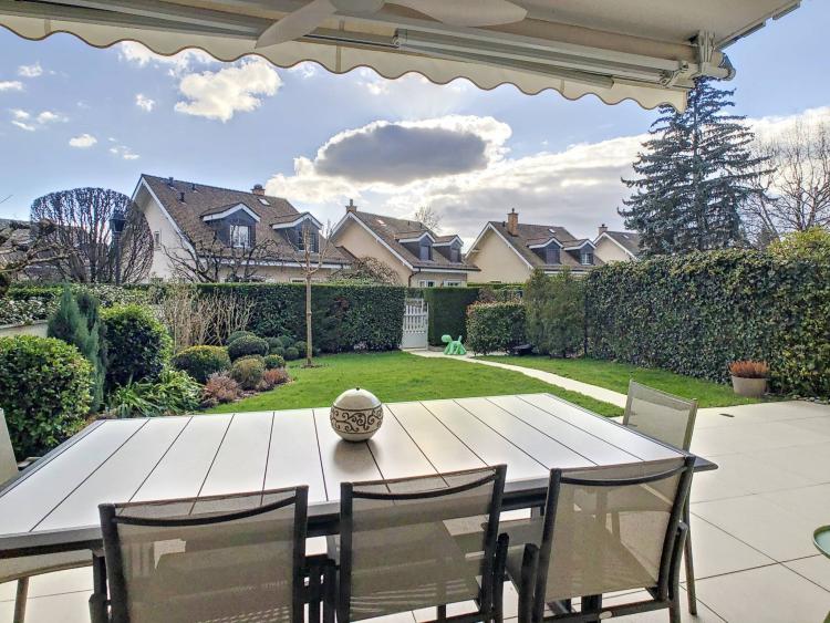 Bellissimo appartamento ristrutturato di 5 locali con giardino assolutamente tranquillo