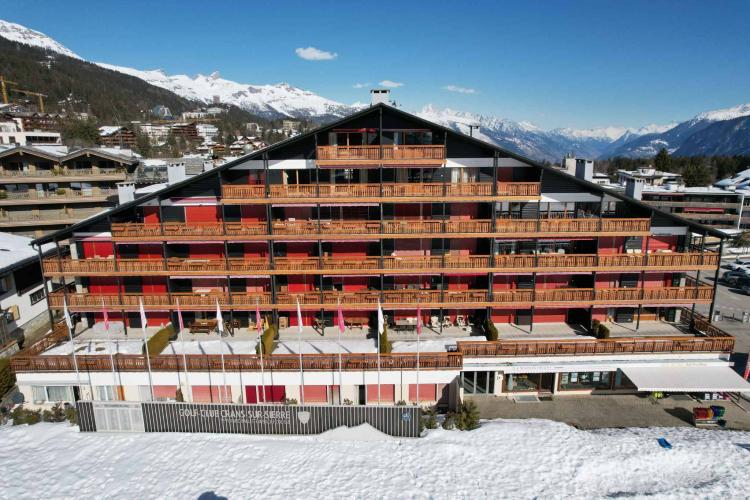 Posizione eccezionale - 4,5 camere con vista mozzafiato sul campo da golf e monolocale indipendente.