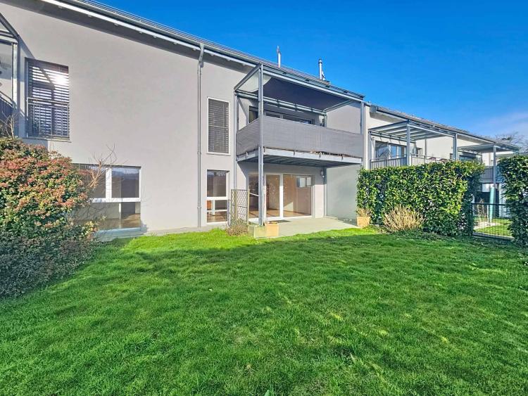 Elegante appartamento dalle dimensioni generose e con giardino privato