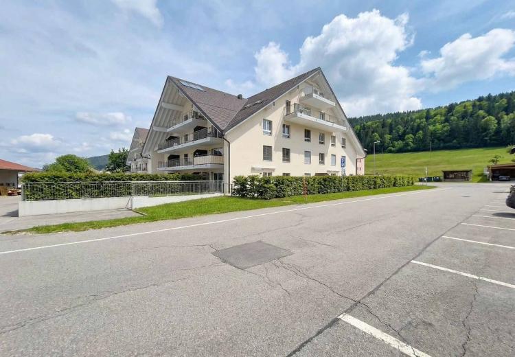 Elegante appartamento contemporaneo di 3,5 locali a pochi passi dal lago di Joux.